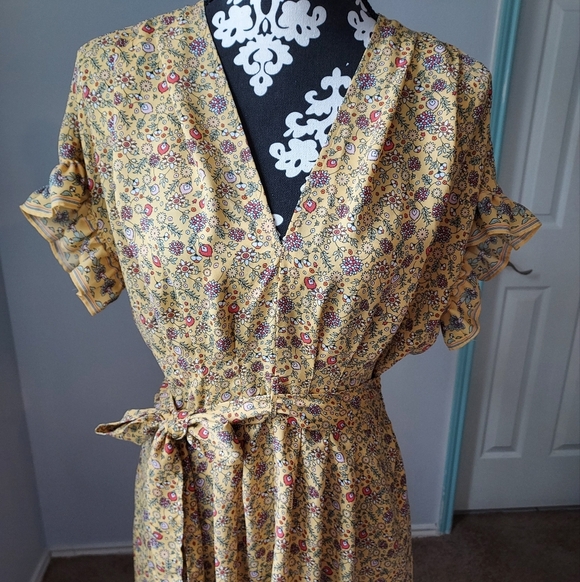 Max Studio Floral dress in yellow, black and White. Size M - Picture 6 of 14